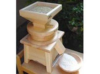 使用製粉機 – 素材舎製粉所